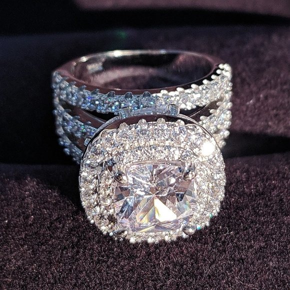 NEW SILVER ROUND DIAMOND HALO ENGAGEMENT RING - Picture 4 of 6